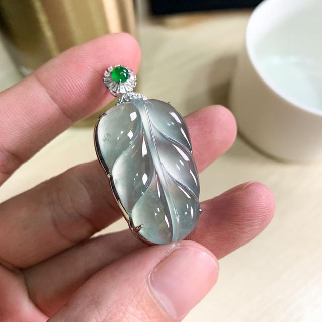 晒晒我带了5年的翡翠手镯什么人不适合戴翡翠-第6张图片-翡翠网 晒晒我带了5年的翡翠手镯什么人不适合戴翡翠-第6张图片-翡翠网