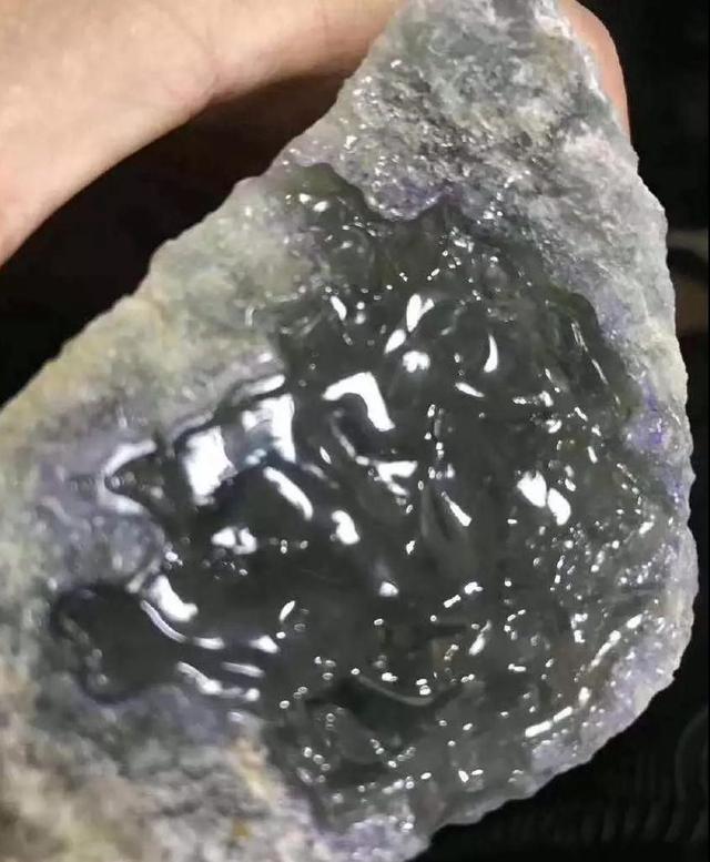 翡翠原石豆种豆种翡翠和糯种翡翠的区别-第4张图片-翡翠网 翡翠原石豆种豆种翡翠和糯种翡翠的区别-第4张图片-翡翠网