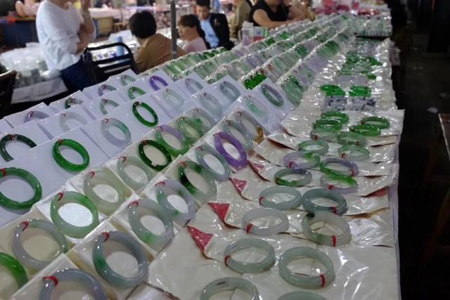 玉翡翠知识付费,翡翠对比和田玉-第1张图片-翡翠网 玉翡翠知识付费,翡翠对比和田玉-第1张图片-翡翠网