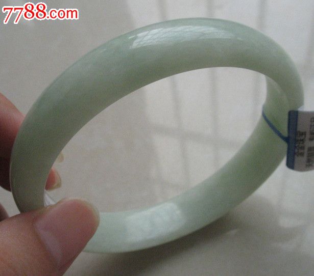 翡翠的镯子价格多少钱,绿色翡翠手镯多少钱一个-第2张图片-翡翠网 翡翠的镯子价格多少钱,绿色翡翠手镯多少钱一个-第2张图片-翡翠网