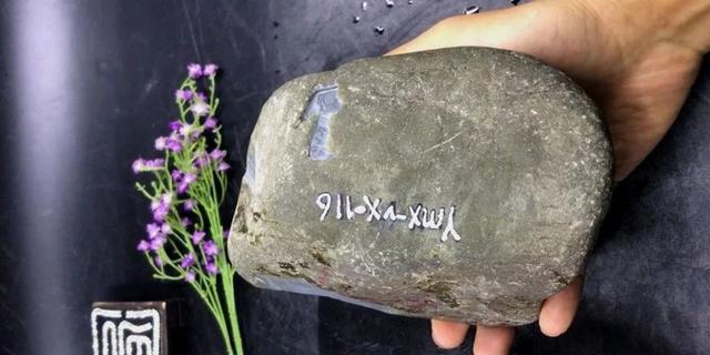 翡翠原石叫什么翡翠原石观赏-第1张图片-翡翠网 翡翠原石叫什么翡翠原石观赏-第1张图片-翡翠网