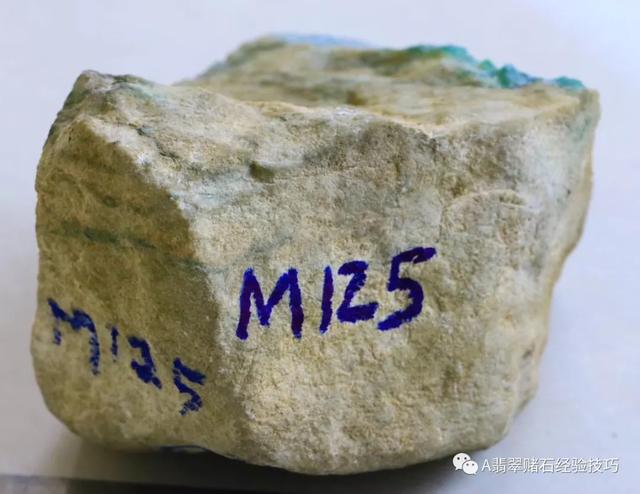 赌石入门专业知识翡翠赌石的知识要领与技巧大全-第1张图片-翡翠网 赌石入门专业知识翡翠赌石的知识要领与技巧大全-第1张图片-翡翠网