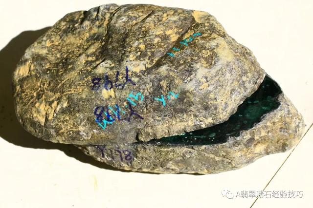 赌石入门专业知识翡翠赌石的知识要领与技巧大全-第5张图片-翡翠网 赌石入门专业知识翡翠赌石的知识要领与技巧大全-第5张图片-翡翠网