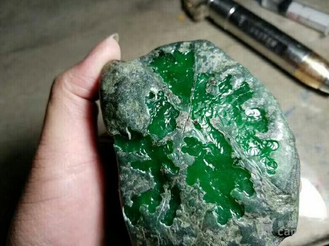 翡翠原石技巧,鼎腾翡翠原石-第6张图片-翡翠网 翡翠原石技巧,鼎腾翡翠原石-第6张图片-翡翠网