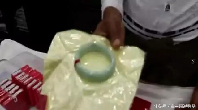 买的玉可以换成黄金吗,翡翠手镯可以在实体店换款吗-第7张图片-翡翠网