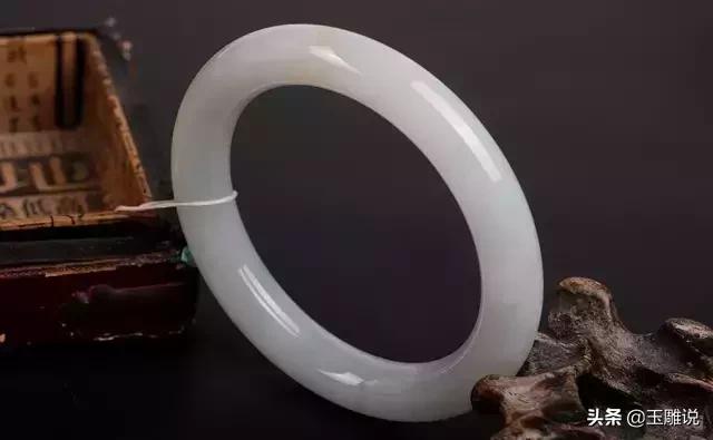 翡翠手镯怎么保藏好手镯玉好还是翡翠好-第2张图片-翡翠网 翡翠手镯怎么保藏好手镯玉好还是翡翠好-第2张图片-翡翠网