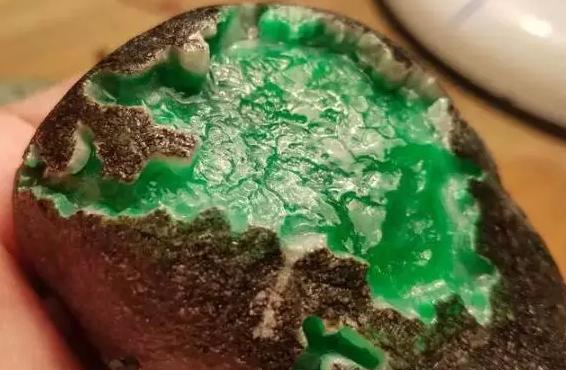 翡翠原石鉴宝视频大全好的翡翠原石-第1张图片-翡翠网