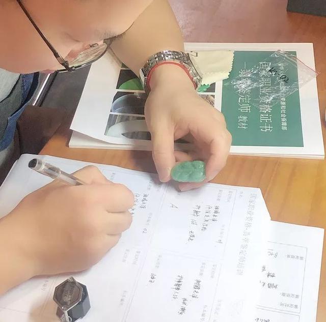 瑞丽翡翠雕刻学校怎么样,翡翠知识培训学校-第9张图片-翡翠网 瑞丽翡翠雕刻学校怎么样,翡翠知识培训学校-第9张图片-翡翠网