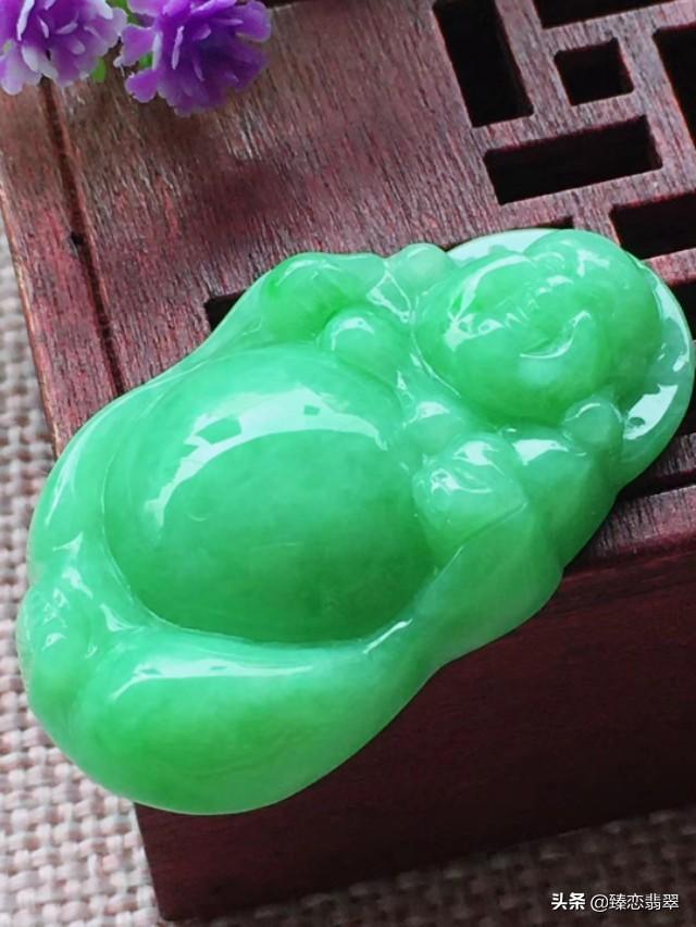 果绿翡翠属于什么级别,全绿翡翠价格-第1张图片-翡翠网 果绿翡翠属于什么级别,全绿翡翠价格-第1张图片-翡翠网