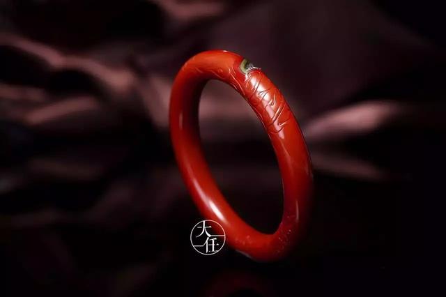 美女晒翡翠手镯,带翡翠手镯的名女人-第19张图片-翡翠网