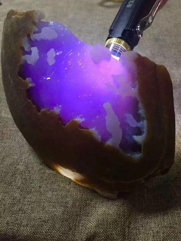 全蒙翡翠原石价格,内蒙古自治区淘宝买翡翠原石-第6张图片-翡翠网 全蒙翡翠原石价格,内蒙古自治区淘宝买翡翠原石-第6张图片-翡翠网