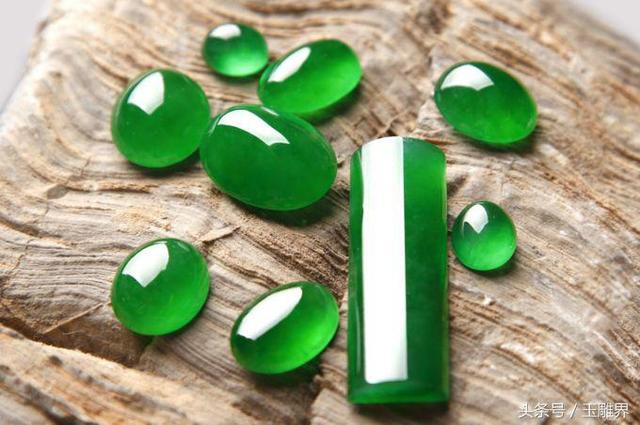 紫色翡翠原石能做戒面级别的紫色翡翠价值-第1张图片-翡翠网 紫色翡翠原石能做戒面级别的紫色翡翠价值-第1张图片-翡翠网