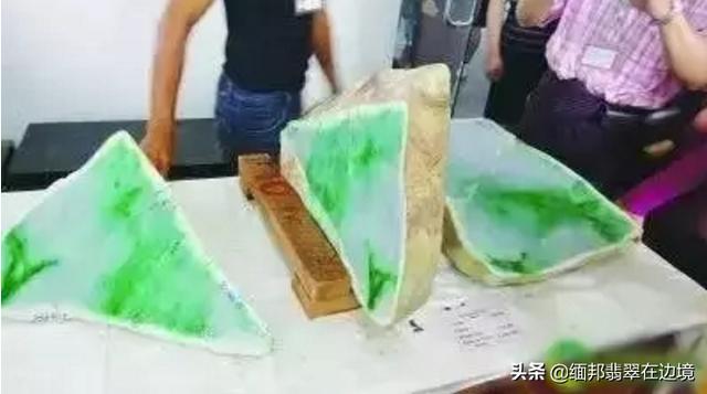 木讷翡翠原石,冰木纳翡翠原石-第16张图片-翡翠网 木讷翡翠原石,冰木纳翡翠原石-第16张图片-翡翠网