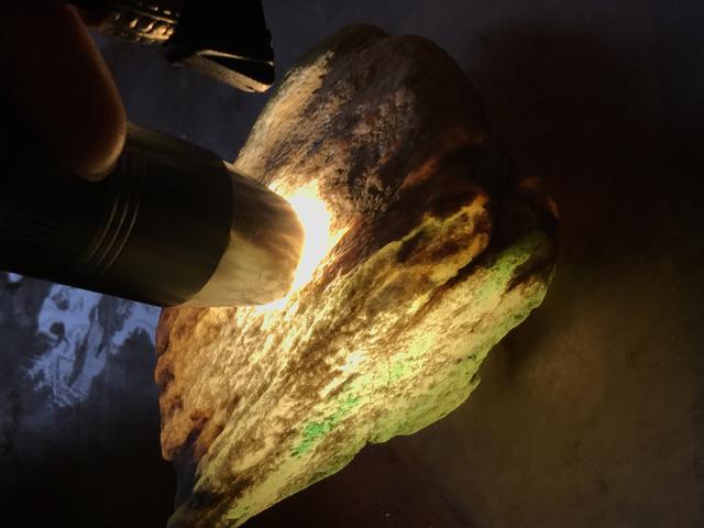 翡翠收藏成品还是原石好,翡翠原石和成品对比-第1张图片-翡翠网