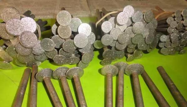 自己玩翡翠原石用什么工具,翡翠原石去皮工具-第9张图片-翡翠网 自己玩翡翠原石用什么工具,翡翠原石去皮工具-第9张图片-翡翠网