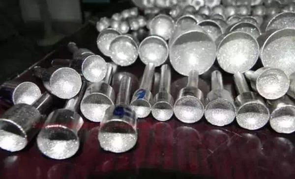 自己玩翡翠原石用什么工具,翡翠原石去皮工具-第18张图片-翡翠网 自己玩翡翠原石用什么工具,翡翠原石去皮工具-第18张图片-翡翠网