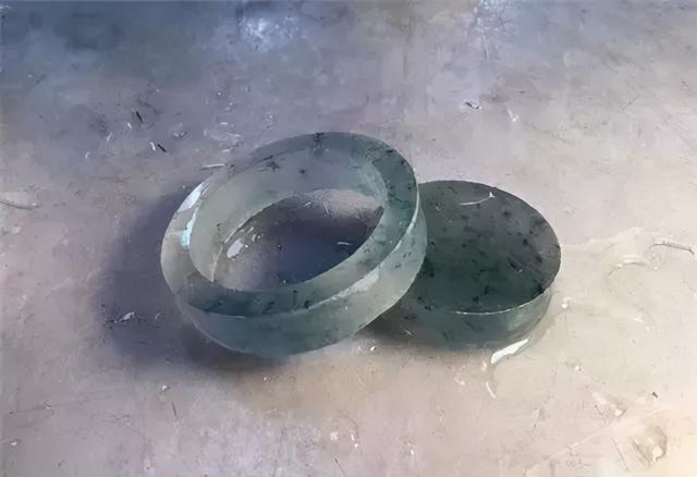 满绿翡翠手镯有棉,高冰满绿翡翠手镯-第9张图片-翡翠网 满绿翡翠手镯有棉,高冰满绿翡翠手镯-第9张图片-翡翠网