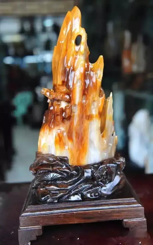 翡翠原石有绿藓黄带绿翡翠原石图片-第14张图片-翡翠网