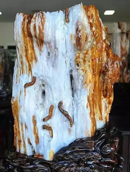 翡翠原石有绿藓黄带绿翡翠原石图片-第18张图片-翡翠网