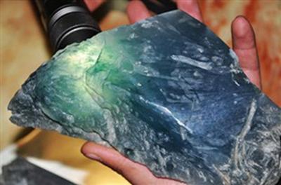 怎么赞美翡翠原石翡翠原石的价位-第5张图片-翡翠网