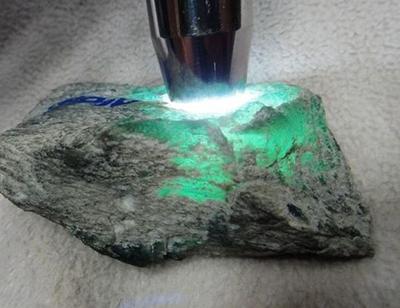 怎么赞美翡翠原石翡翠原石的价位-第6张图片-翡翠网