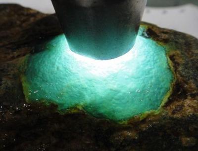 怎么赞美翡翠原石翡翠原石的价位-第10张图片-翡翠网