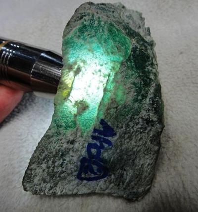 怎么赞美翡翠原石翡翠原石的价位-第12张图片-翡翠网