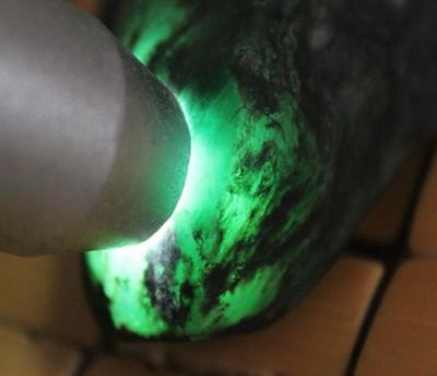 怎么赞美翡翠原石翡翠原石的价位-第20张图片-翡翠网