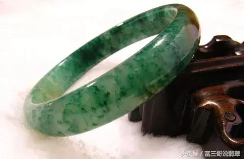 翡翠的特点与鉴定超能力鉴定翡翠知识-第9张图片-翡翠网 翡翠的特点与鉴定超能力鉴定翡翠知识-第9张图片-翡翠网