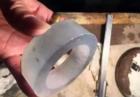 翡翠毛料怎样看种水,晋城翡翠原石毛料冰种-第6张图片-翡翠网 翡翠毛料怎样看种水,晋城翡翠原石毛料冰种-第6张图片-翡翠网