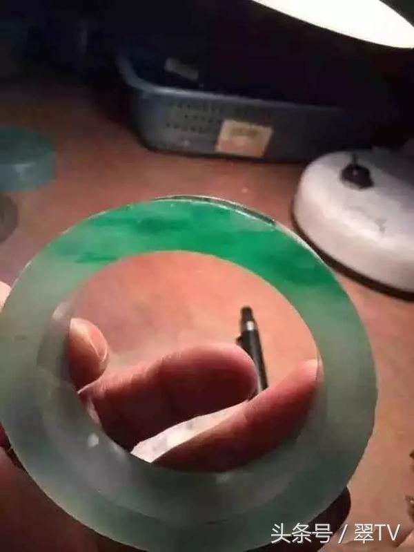 揭阳公盘翡翠知识,中国翡翠公盘时间-第30张图片-翡翠网 揭阳公盘翡翠知识,中国翡翠公盘时间-第30张图片-翡翠网