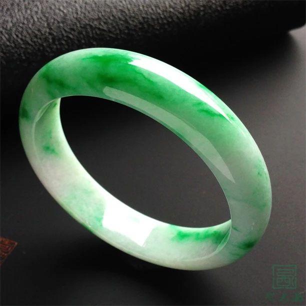 翡翠饰品价格影响因素,天然翡翠的价格-第1张图片-翡翠网 翡翠饰品价格影响因素,天然翡翠的价格-第1张图片-翡翠网
