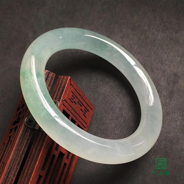 翡翠饰品价格影响因素,天然翡翠的价格-第9张图片-翡翠网 翡翠饰品价格影响因素,天然翡翠的价格-第9张图片-翡翠网