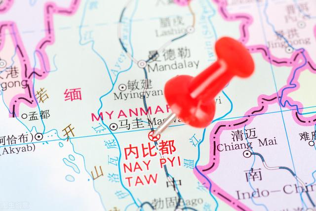 沙拉翡翠原石图片,玉石翡翠原石-第1张图片-翡翠网 沙拉翡翠原石图片,玉石翡翠原石-第1张图片-翡翠网