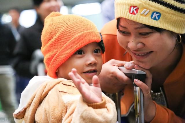 沙拉翡翠原石图片,玉石翡翠原石-第9张图片-翡翠网 沙拉翡翠原石图片,玉石翡翠原石-第9张图片-翡翠网