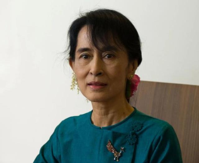 沙拉翡翠原石图片,玉石翡翠原石-第13张图片-翡翠网 沙拉翡翠原石图片,玉石翡翠原石-第13张图片-翡翠网