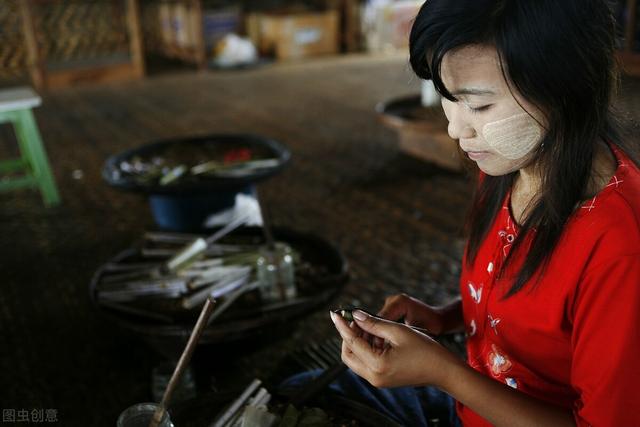 沙拉翡翠原石图片,玉石翡翠原石-第21张图片-翡翠网 沙拉翡翠原石图片,玉石翡翠原石-第21张图片-翡翠网