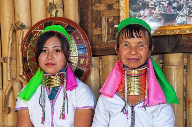 沙拉翡翠原石图片,玉石翡翠原石-第23张图片-翡翠网 沙拉翡翠原石图片,玉石翡翠原石-第23张图片-翡翠网