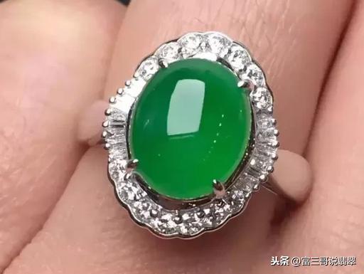 油青种手镯会越戴越深吗,翡翠手镯越戴越白吗-第7张图片-翡翠网 油青种手镯会越戴越深吗,翡翠手镯越戴越白吗-第7张图片-翡翠网