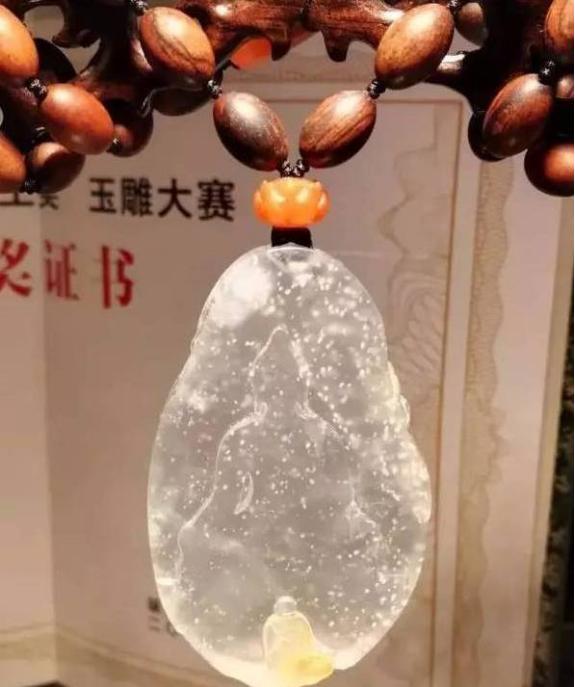 翡翠原石水头怎么看,木那场口的翡翠什么特征-第2张图片-翡翠网