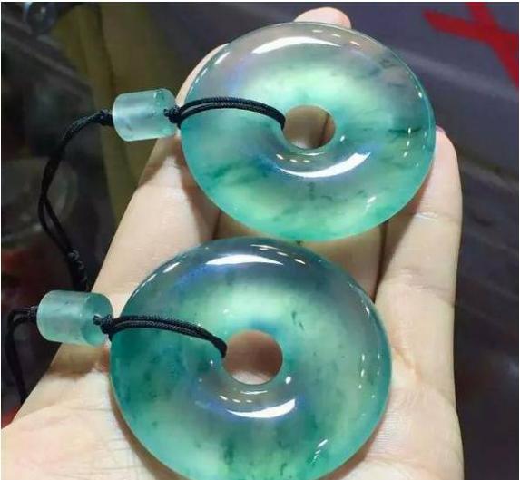 翡翠原石水头怎么看,木那场口的翡翠什么特征-第4张图片-翡翠网 翡翠原石水头怎么看,木那场口的翡翠什么特征-第4张图片-翡翠网