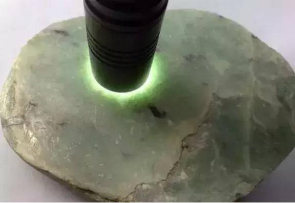 翡翠原石水头怎么看,木那场口的翡翠什么特征-第13张图片-翡翠网