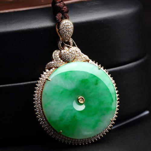 女的戴翡翠适合戴什么翡翠手镯寓意和好处-第2张图片-翡翠网 女的戴翡翠适合戴什么翡翠手镯寓意和好处-第2张图片-翡翠网