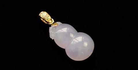 女的戴翡翠适合戴什么翡翠手镯寓意和好处-第5张图片-翡翠网 女的戴翡翠适合戴什么翡翠手镯寓意和好处-第5张图片-翡翠网