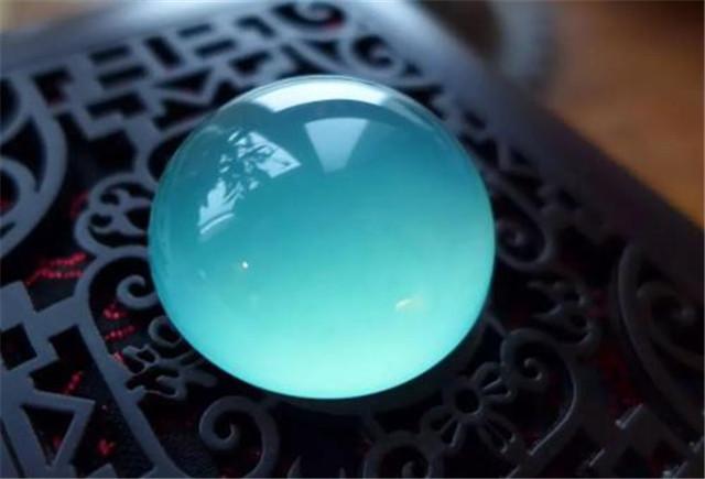 女的戴翡翠适合戴什么翡翠手镯寓意和好处-第6张图片-翡翠网 女的戴翡翠适合戴什么翡翠手镯寓意和好处-第6张图片-翡翠网