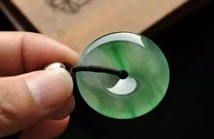 金丝种翡翠戒指的价格冰种金丝翡翠价格-第4张图片-翡翠网 金丝种翡翠戒指的价格冰种金丝翡翠价格-第4张图片-翡翠网