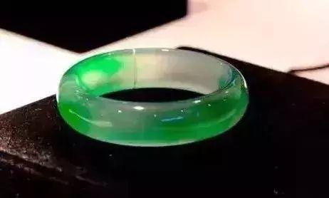 金丝种翡翠戒指的价格冰种金丝翡翠价格-第8张图片-翡翠网 金丝种翡翠戒指的价格冰种金丝翡翠价格-第8张图片-翡翠网