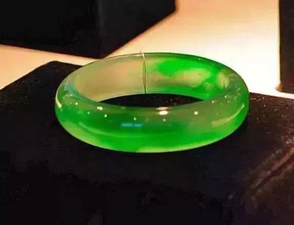 金丝种翡翠戒指的价格冰种金丝翡翠价格-第9张图片-翡翠网 金丝种翡翠戒指的价格冰种金丝翡翠价格-第9张图片-翡翠网