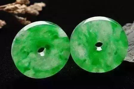 金丝种翡翠戒指的价格冰种金丝翡翠价格-第12张图片-翡翠网 金丝种翡翠戒指的价格冰种金丝翡翠价格-第12张图片-翡翠网