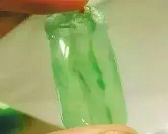 金丝种翡翠戒指的价格冰种金丝翡翠价格-第15张图片-翡翠网 金丝种翡翠戒指的价格冰种金丝翡翠价格-第15张图片-翡翠网